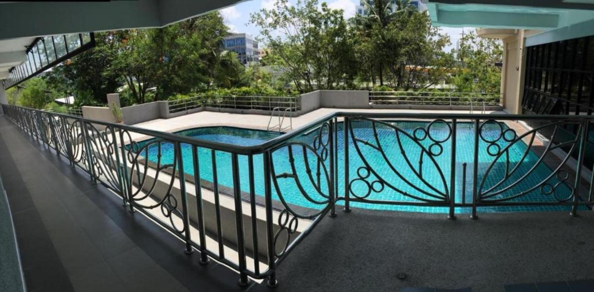 Carnation Residence Samut Prakan Exterior photo